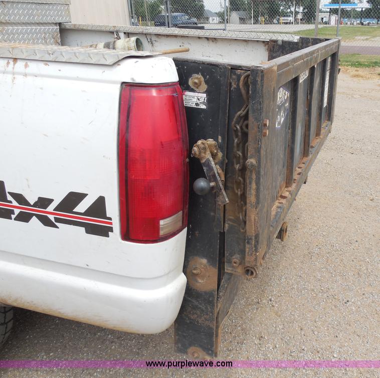 image for item H9949 1998 GMC Sierra 2500 pickup truck