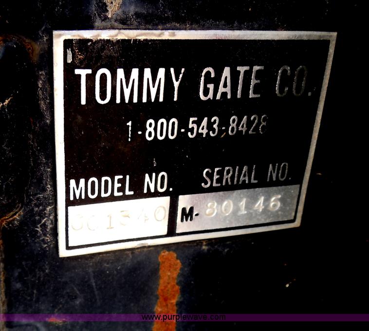 image for item H9949 1998 GMC Sierra 2500 pickup truck