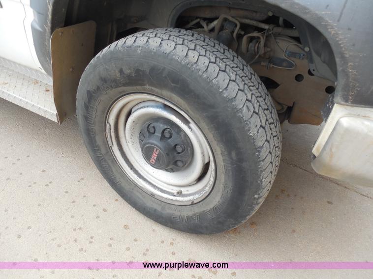 image for item H9949 1998 GMC Sierra 2500 pickup truck