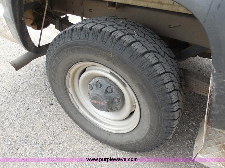 image for item H9949 1998 GMC Sierra 2500 pickup truck