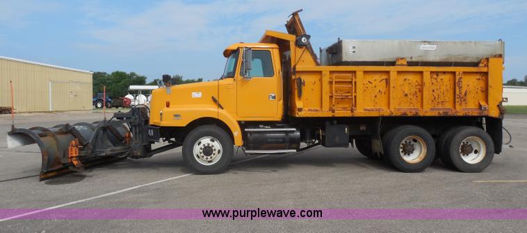 image for item H9951 2000 Volvo WG dump truck