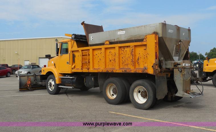 image for item H9951 2000 Volvo WG dump truck
