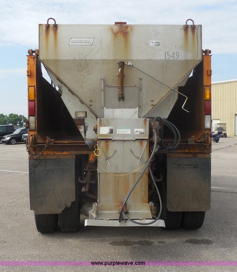 image for item H9951 2000 Volvo WG dump truck