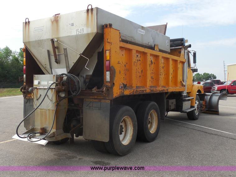 image for item H9951 2000 Volvo WG dump truck