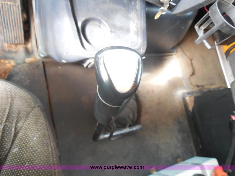 image for item H9951 2000 Volvo WG dump truck