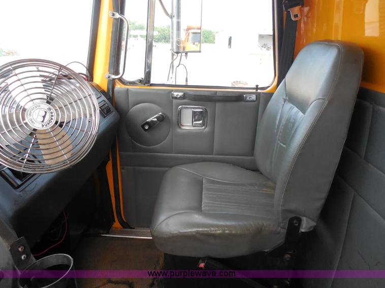 image for item H9951 2000 Volvo WG dump truck