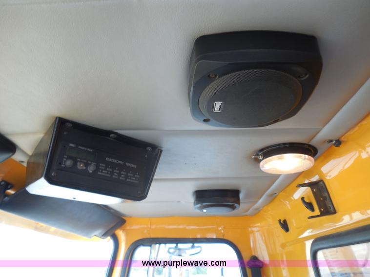 image for item H9951 2000 Volvo WG dump truck