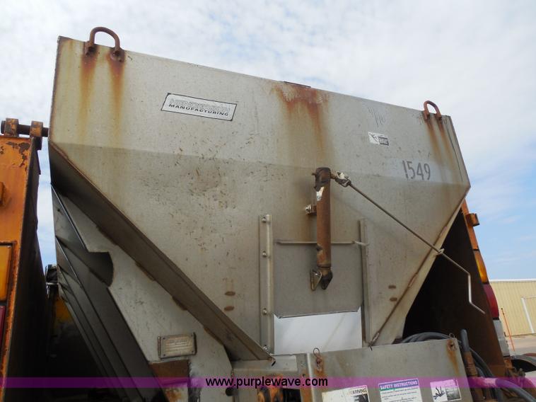 image for item H9951 2000 Volvo WG dump truck