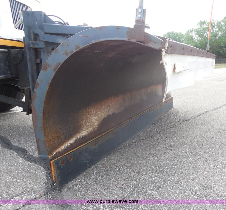 image for item H9951 2000 Volvo WG dump truck