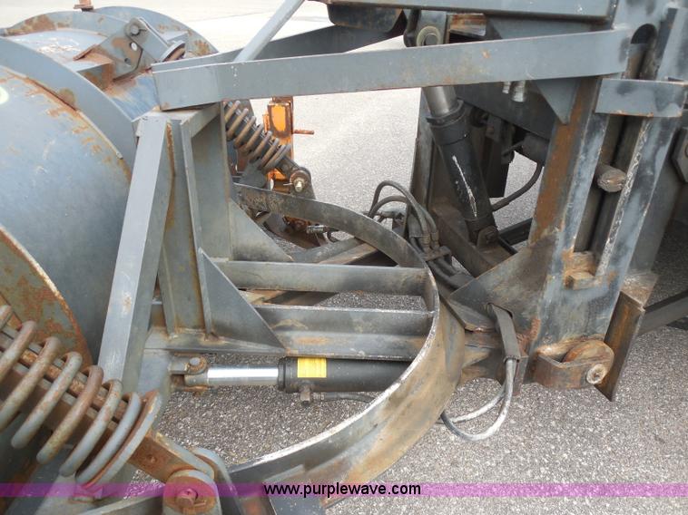 image for item H9951 2000 Volvo WG dump truck