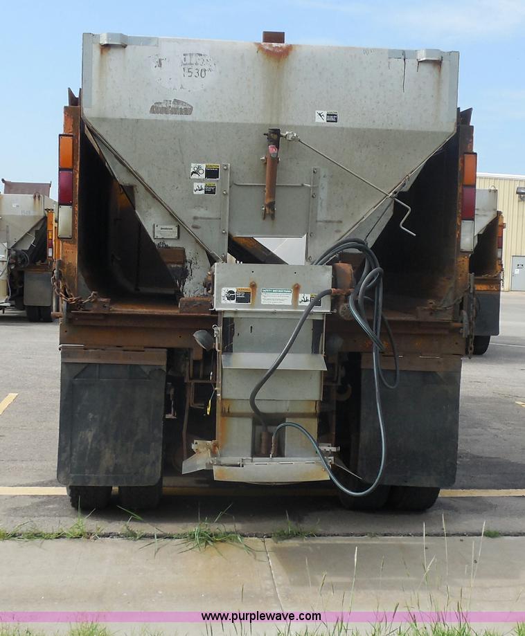 image for item H9952 1997 Volvo WG dump truck