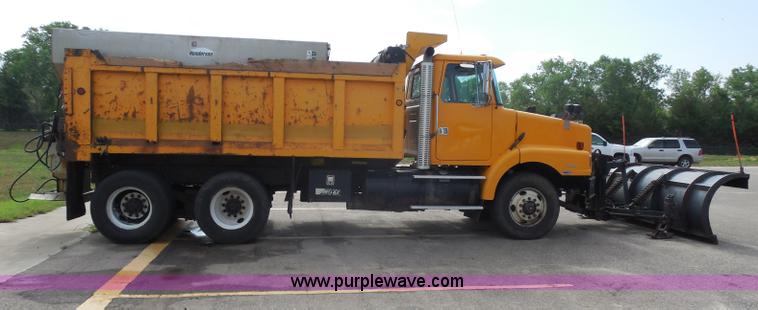 image for item H9952 1997 Volvo WG dump truck