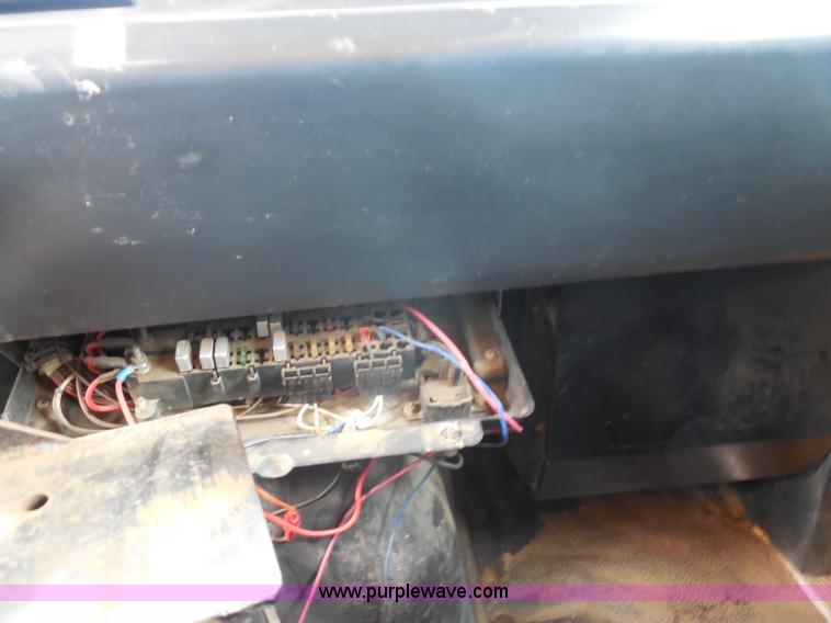 image for item H9952 1997 Volvo WG dump truck