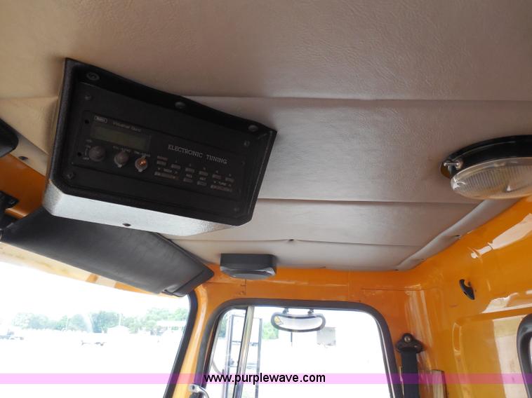 image for item H9952 1997 Volvo WG dump truck