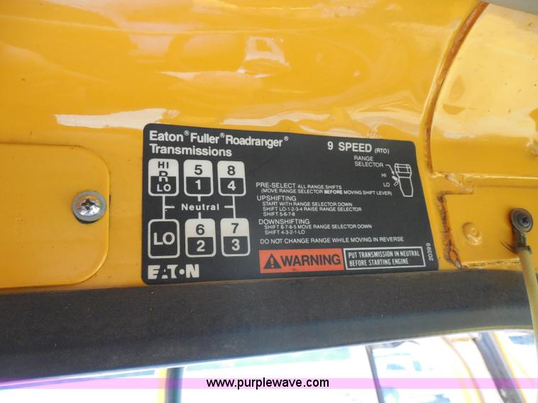 image for item H9952 1997 Volvo WG dump truck