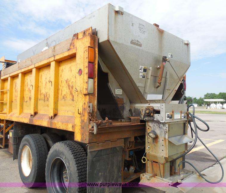 image for item H9952 1997 Volvo WG dump truck