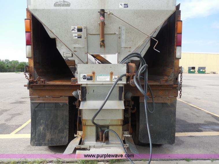 image for item H9952 1997 Volvo WG dump truck