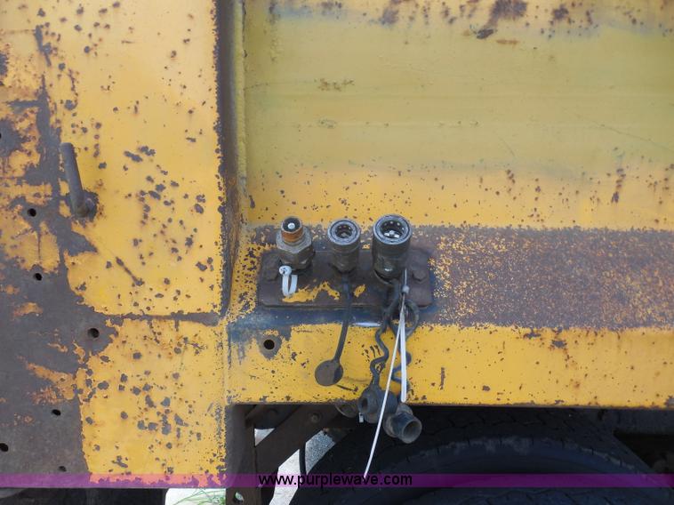 image for item H9952 1997 Volvo WG dump truck