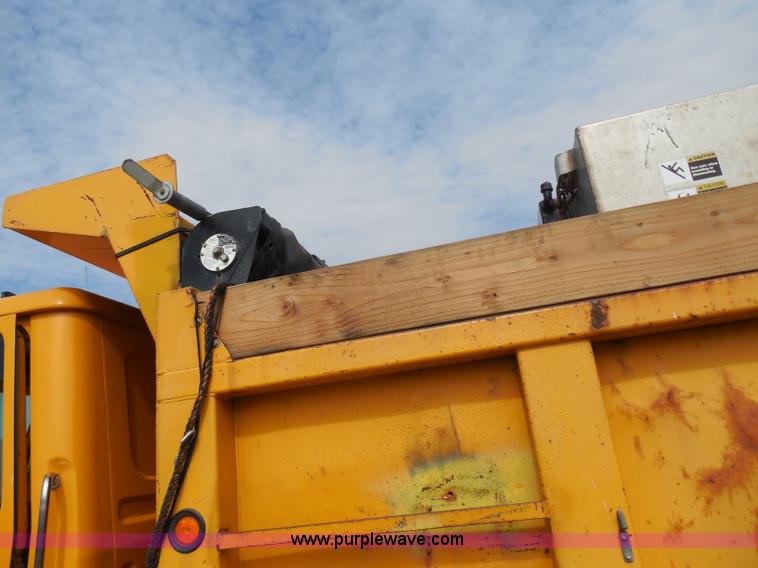 image for item H9952 1997 Volvo WG dump truck