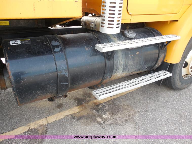 image for item H9952 1997 Volvo WG dump truck