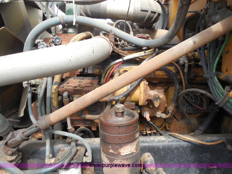 image for item H9952 1997 Volvo WG dump truck