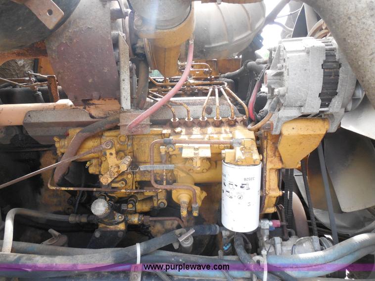 image for item H9952 1997 Volvo WG dump truck