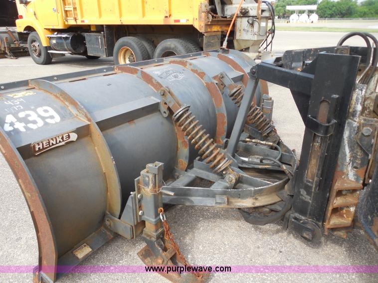 image for item H9952 1997 Volvo WG dump truck