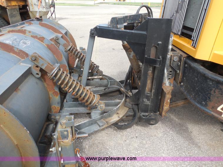 image for item H9952 1997 Volvo WG dump truck