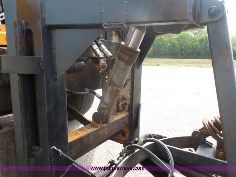 image for item H9952 1997 Volvo WG dump truck