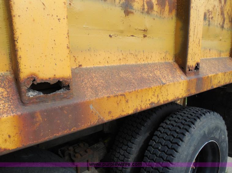 image for item H9952 1997 Volvo WG dump truck