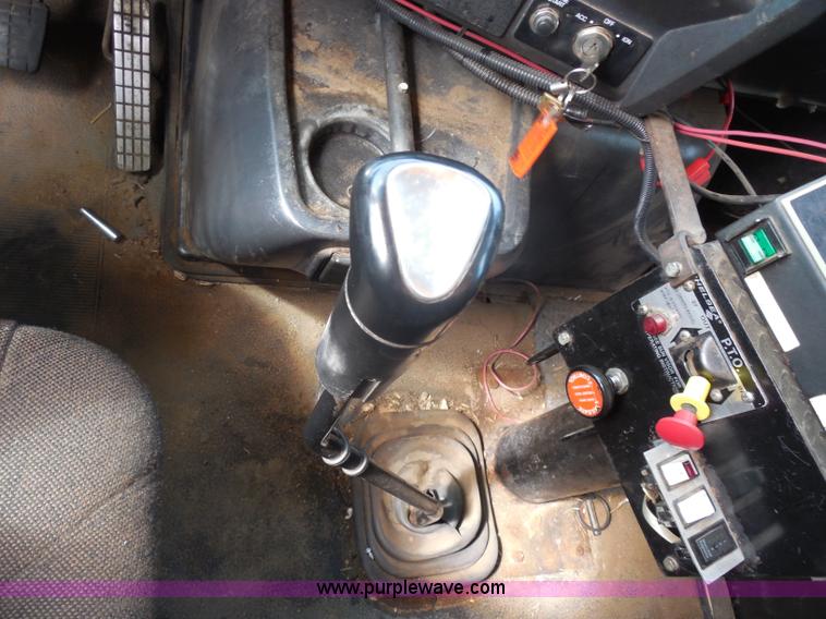 image for item H9953 1999 Volvo WG dump truck