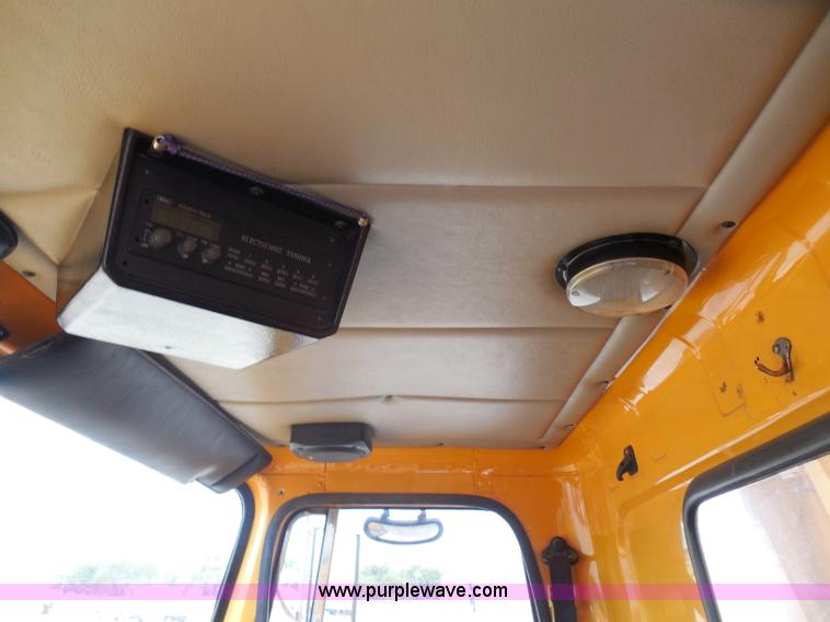 image for item H9953 1999 Volvo WG dump truck