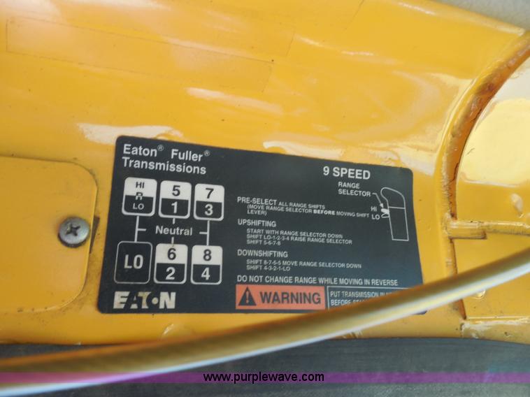 image for item H9953 1999 Volvo WG dump truck