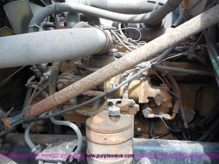 image for item H9953 1999 Volvo WG dump truck