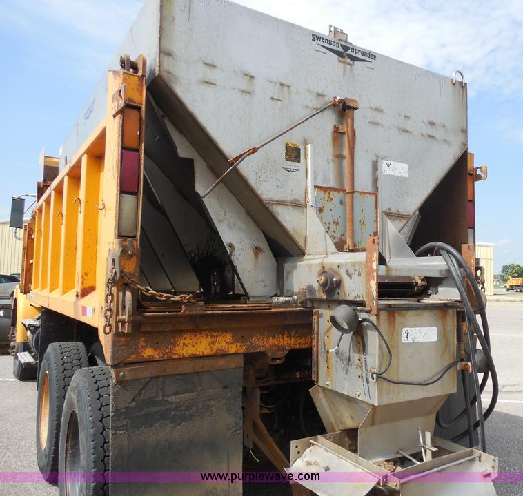 image for item H9953 1999 Volvo WG dump truck