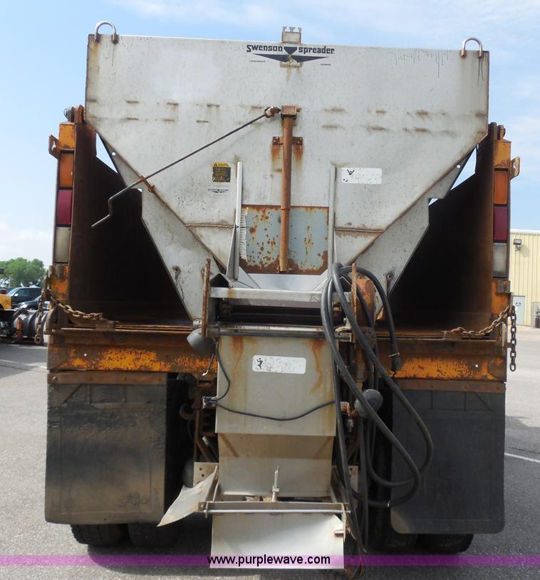 image for item H9953 1999 Volvo WG dump truck