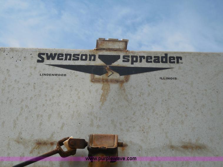 image for item H9953 1999 Volvo WG dump truck