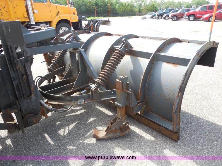 image for item H9953 1999 Volvo WG dump truck