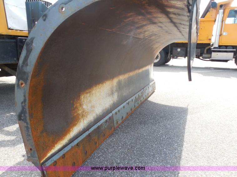 image for item H9953 1999 Volvo WG dump truck