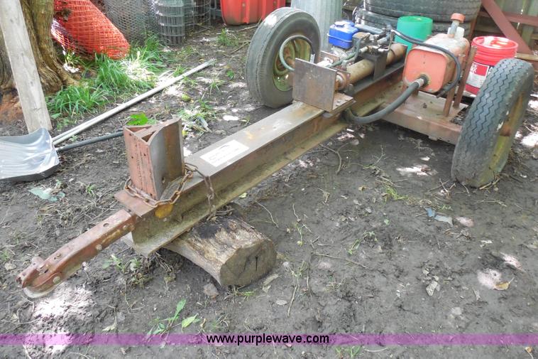 image for item H9958 Hydraulic powered log splitter