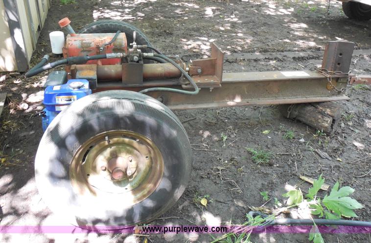 image for item H9958 Hydraulic powered log splitter