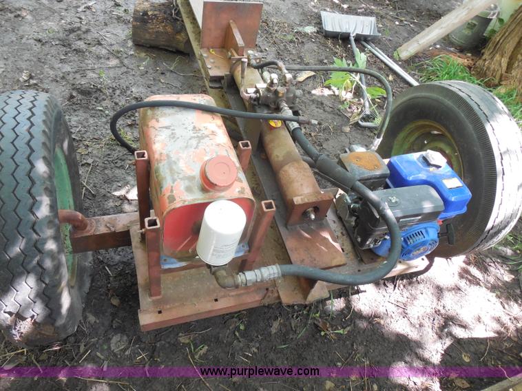 image for item H9958 Hydraulic powered log splitter