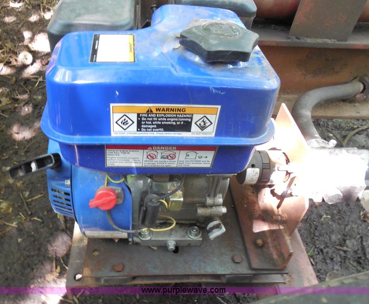 image for item H9958 Hydraulic powered log splitter