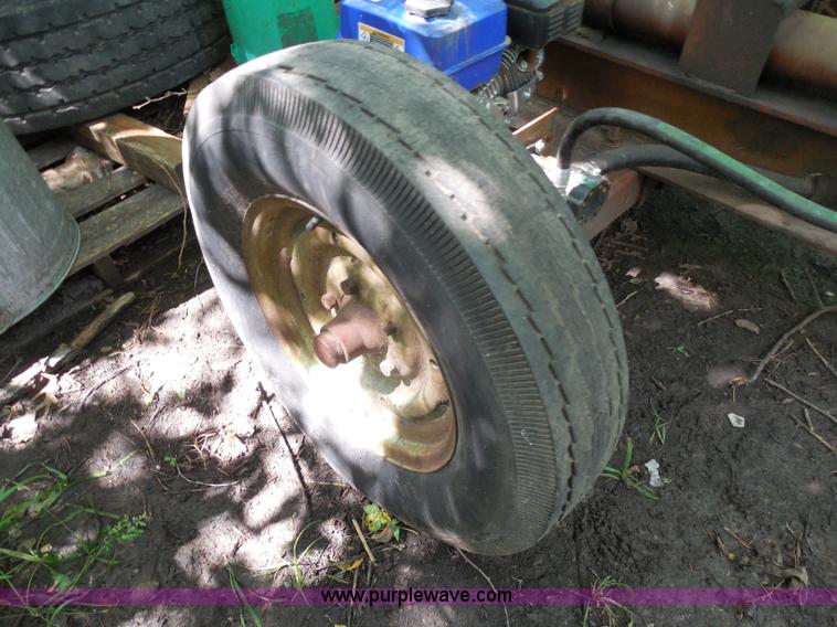 image for item H9958 Hydraulic powered log splitter