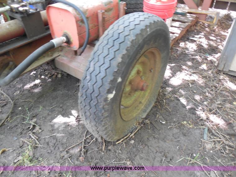 image for item H9958 Hydraulic powered log splitter