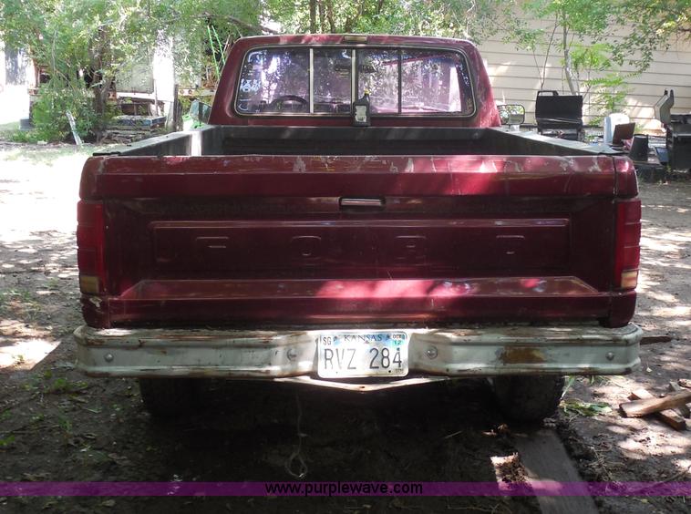 image for item H9959 1984 Ford F150 pickup truck