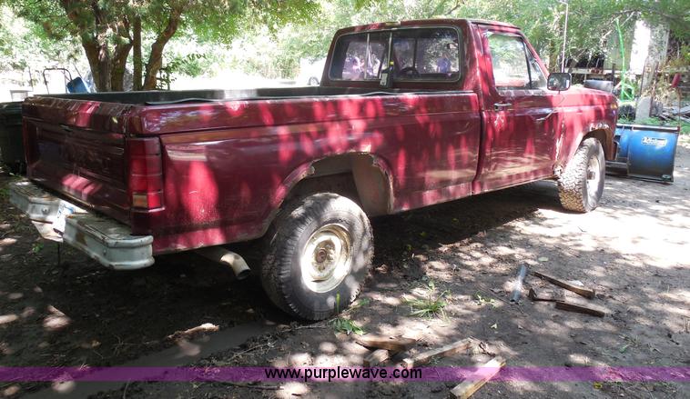 image for item H9959 1984 Ford F150 pickup truck
