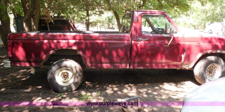 image for item H9959 1984 Ford F150 pickup truck