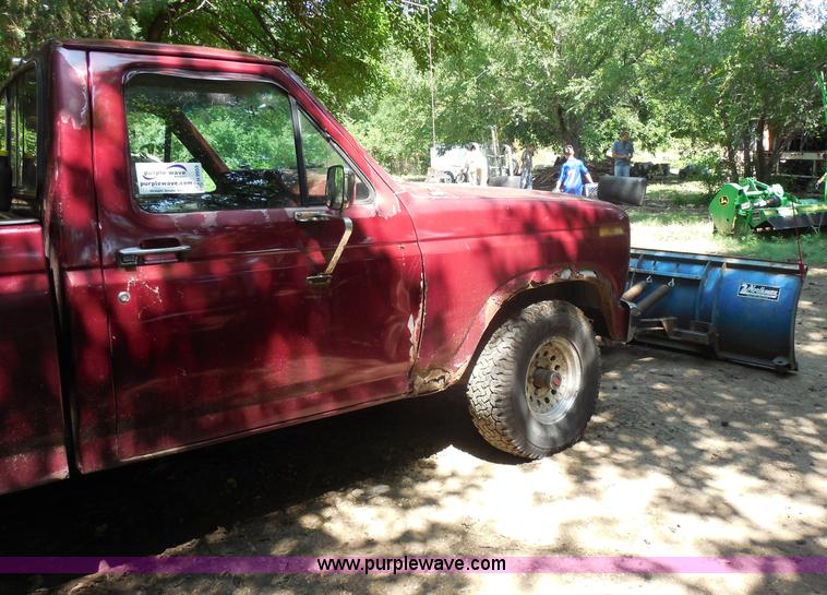 image for item H9959 1984 Ford F150 pickup truck