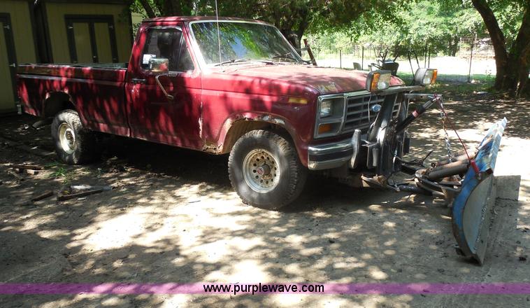 image for item H9959 1984 Ford F150 pickup truck